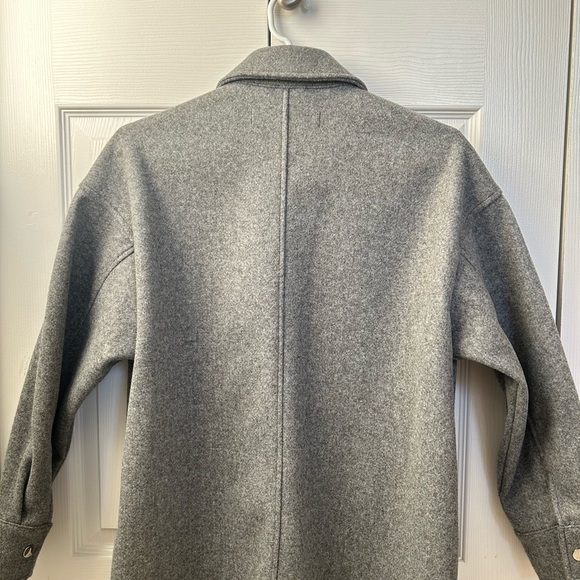 ZARA METAL BUTTON PLUSH
OVERSHIRT (XS) - Picture 4 of 5